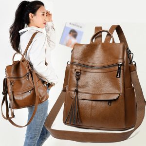 Sac à dos faux cuir marron avec pompom