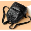 Sac à dos punk pour femme en similicuir