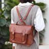 petit_sac_a_dos_femme_chic_marron_porte_par_une_mannequin.jpg Petit Sac à Dos Femme Chic