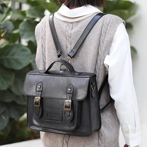 petit_sac_dos_femme_chic_noir_porte_par_une_mannequin.jpg Petit Sac à Dos Femme Chic