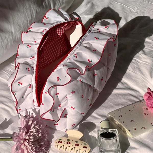 trousse_de_toilette_fille_12_ans_couleur_blanche.jpg Trousse de Toilette Fille 12 ans