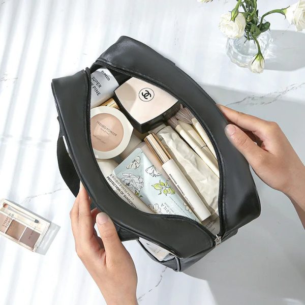 vue_d_interieur_remplie_de_la_trousse_de_toilette_personnalisee_prenom.jpg Trousse de Toilette Personnalisée Prénom