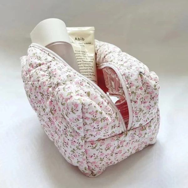 vue_d_interieur_remplie_de_la_trousse_de_toilette_tissu_matelasse.jpg Trousse de Toilette Tissu avec Motif