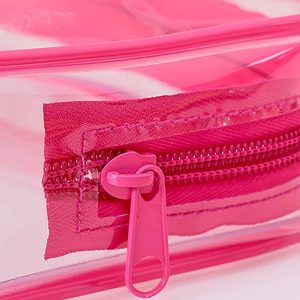 vue_sur_les_coutures_de_la_trousse_de_toilette_transparente_pour_avion.jpg Trousse de Toilette Transparente pour Avion