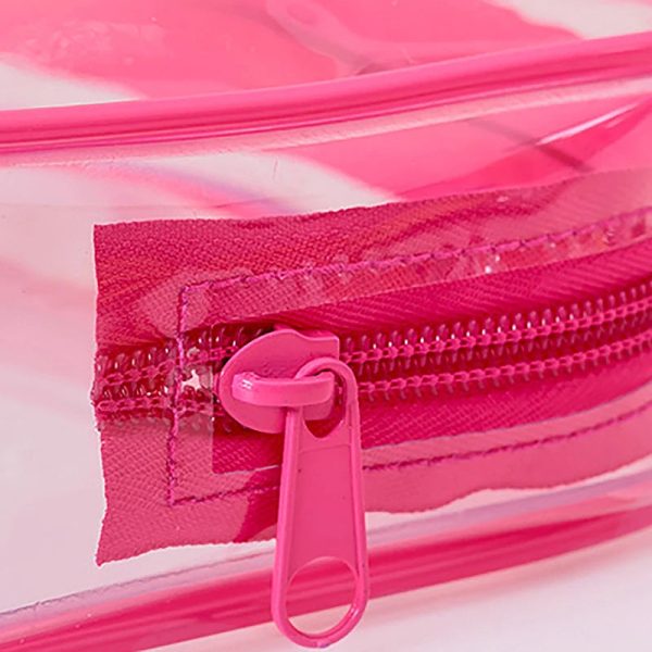 vue_sur_les_coutures_de_la_trousse_de_toilette_transparente_pour_avion.jpg Trousse de Toilette Transparente pour Avion