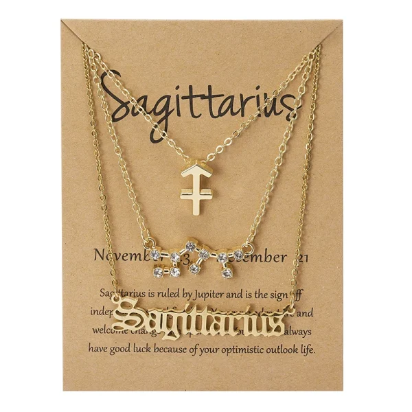Bijoux d'anniversaire présentés sur carte