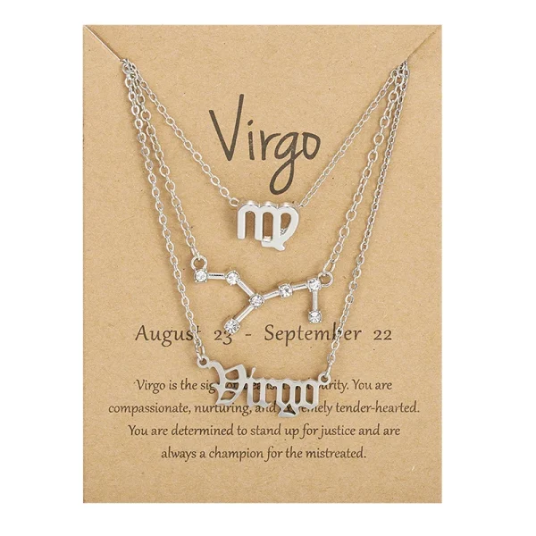 Bijoux d'anniversaire présentés sur carte