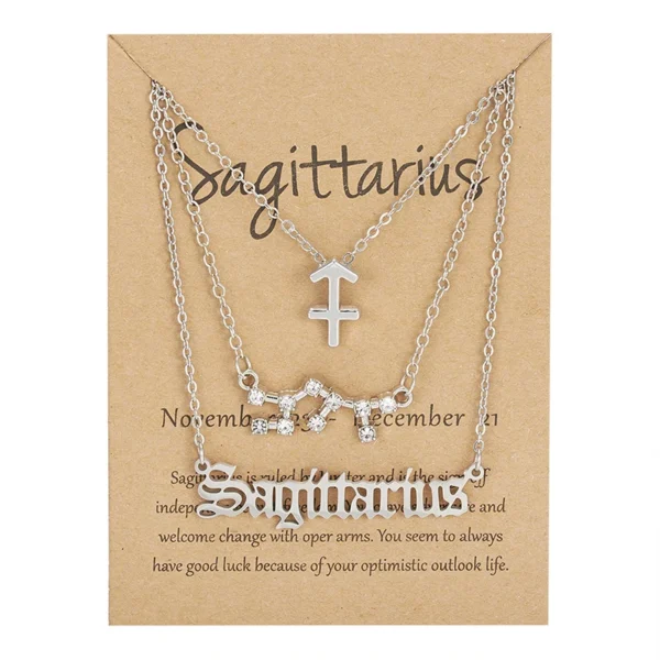 Bijoux d'anniversaire présentés sur carte