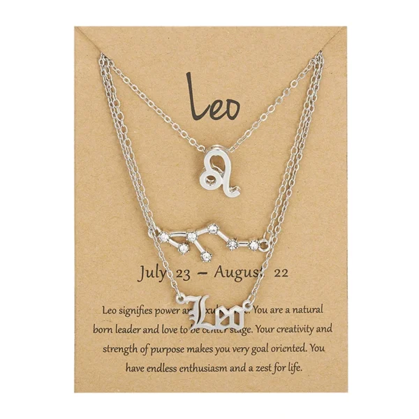 Bijoux d'anniversaire présentés sur carte
