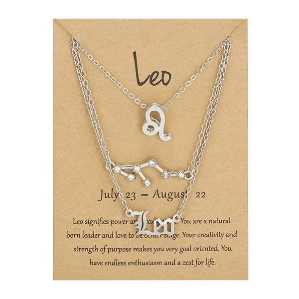 Bijoux d'anniversaire présentés sur carte