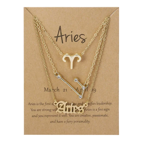 Bijoux d'anniversaire présentés sur carte