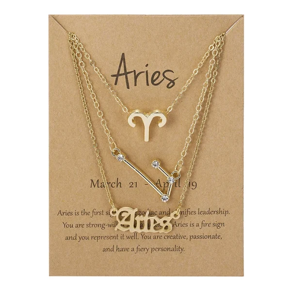 Bijoux d'anniversaire présentés sur carte