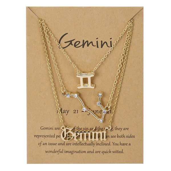 Bijoux d'anniversaire présentés sur carte