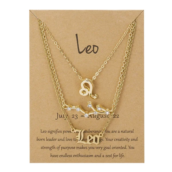 Bijoux d'anniversaire présentés sur carte