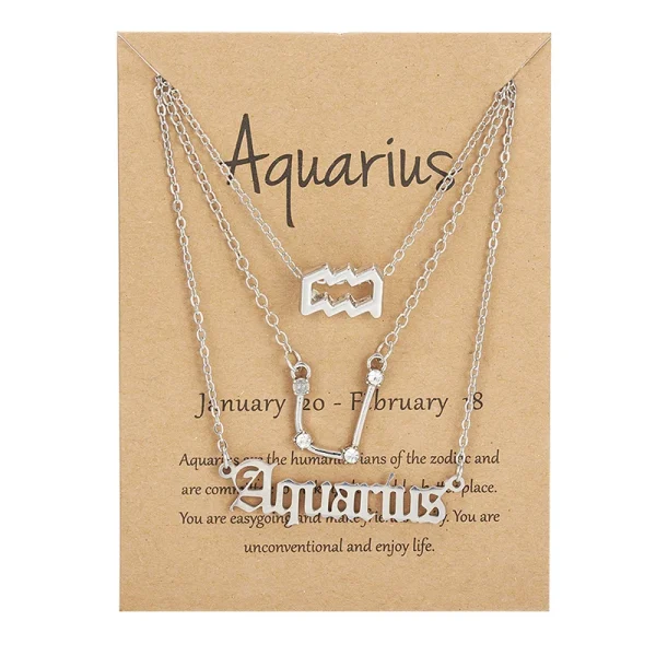 Bijoux d'anniversaire présentés sur carte