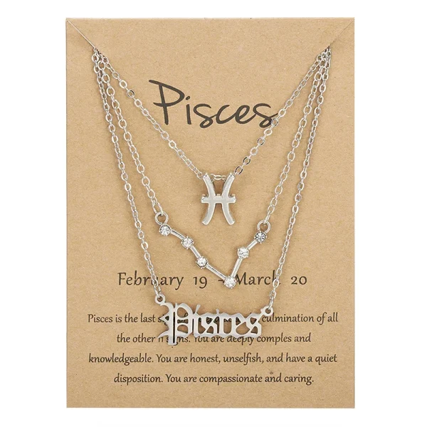 Bijoux d'anniversaire présentés sur carte