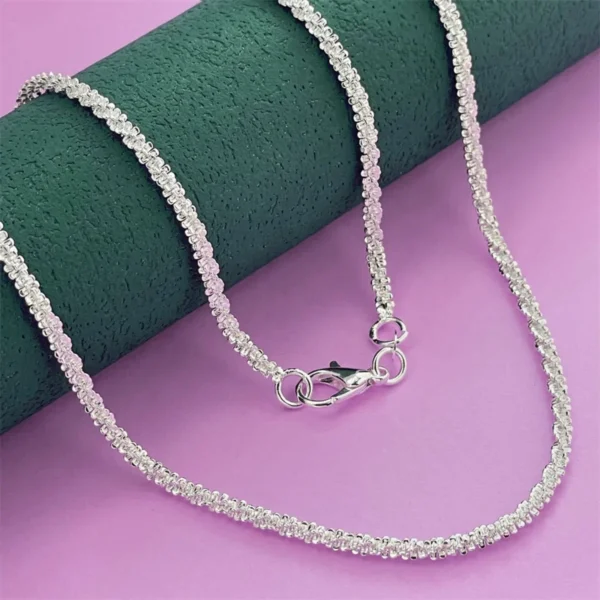 Nouveau collier tendance en argent