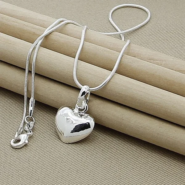 Collier avec pendentif cœur plein argenté