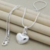 Collier avec pendentif cœur plein argenté