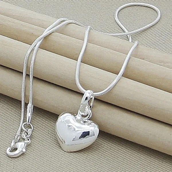 Collier avec pendentif cœur plein argenté