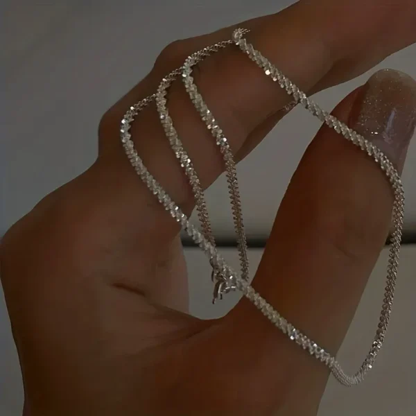 Nouveau collier tendance en argent