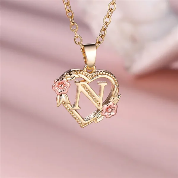 Collier avec pendentif lettre (A-Z) et motif floral