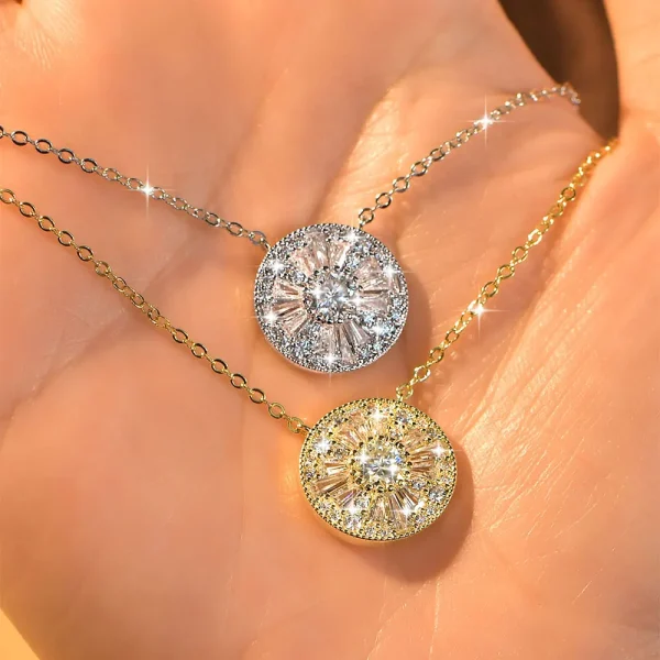 Collier avec pendentif en moissanite