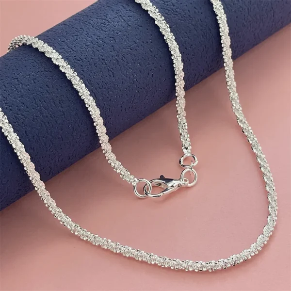 Nouveau collier tendance en argent
